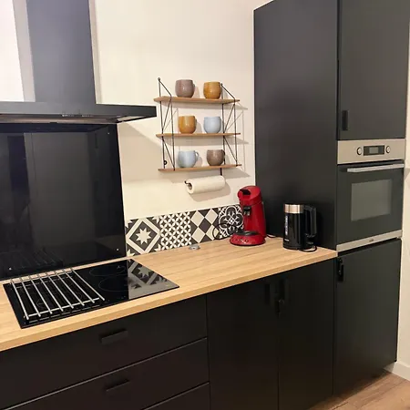 50m2, Privee Avec Piscine, Tennis Et A 100 M De La *