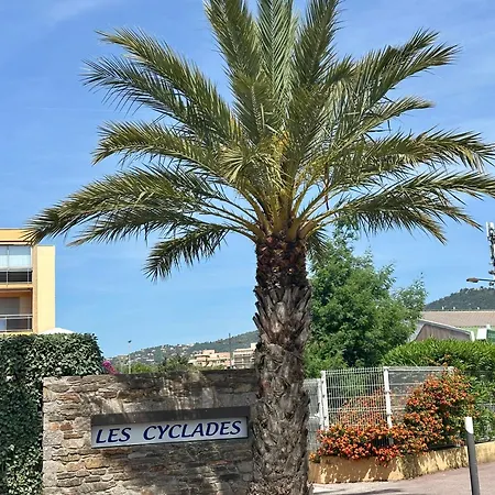 50m2, Privee Avec Piscine, Tennis Et A 100 M De La *