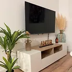 Apartman 50m2, Privee Avec Piscine, Tennis Et A 100 M De La Le Lavandou