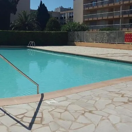 50m2, Privee Avec Piscine, Tennis Et A 100 M De La Le Lavandou