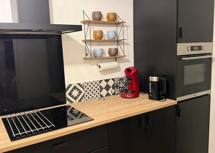 50m2, Privee Avec Piscine, Tennis Et A 100 M De La *